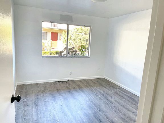 3rd image of 510 Fairgrounds Dr APT 5
