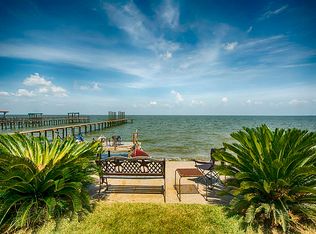 705 6th St, Kemah, TX 77565