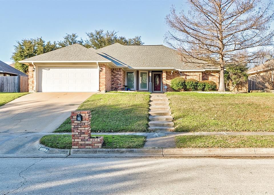 1st image of 10104 Stoneleigh Dr