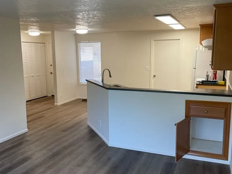 1045 Raffon Ct SE — Photo 3