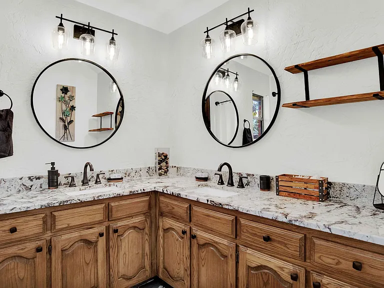 8060 Christie Dr — Photo 16