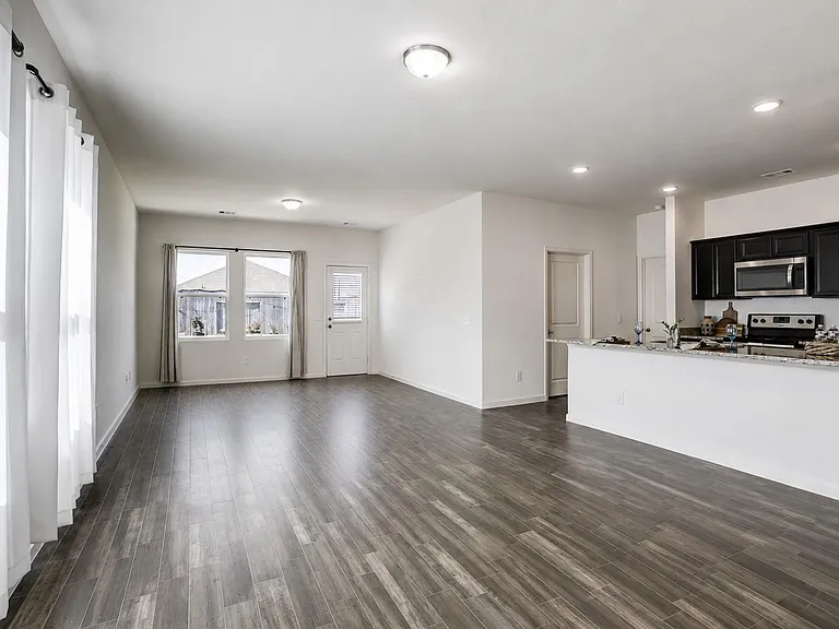 1028 White Birch Ln — Photo 3