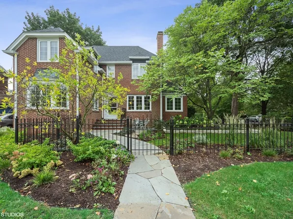 2341 Lincolnwood Dr, Evanston, IL 60201