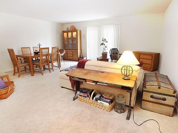 Dining- Living Room002