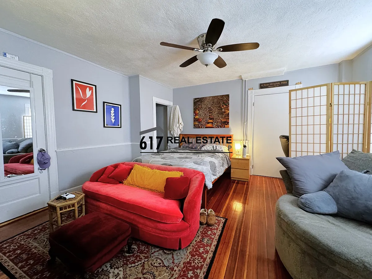 Building Photo - 237 N Harvard St #1L