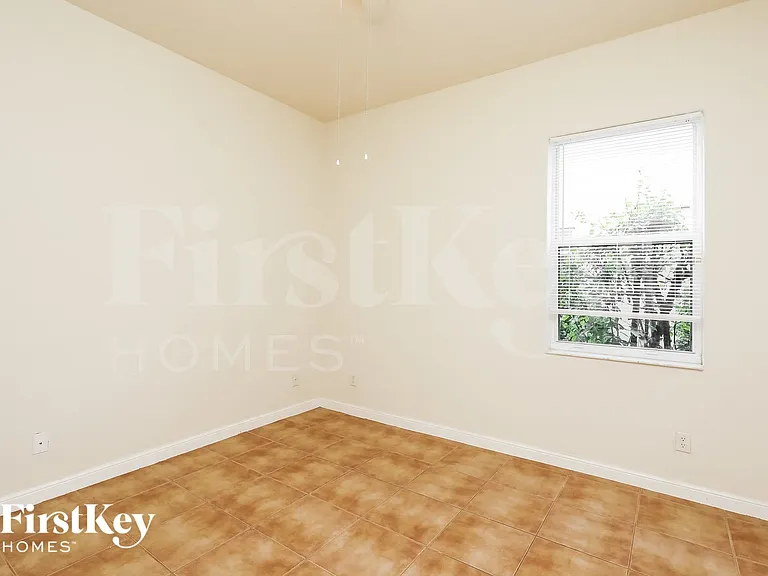 12748 SW 21st St — Photo 12