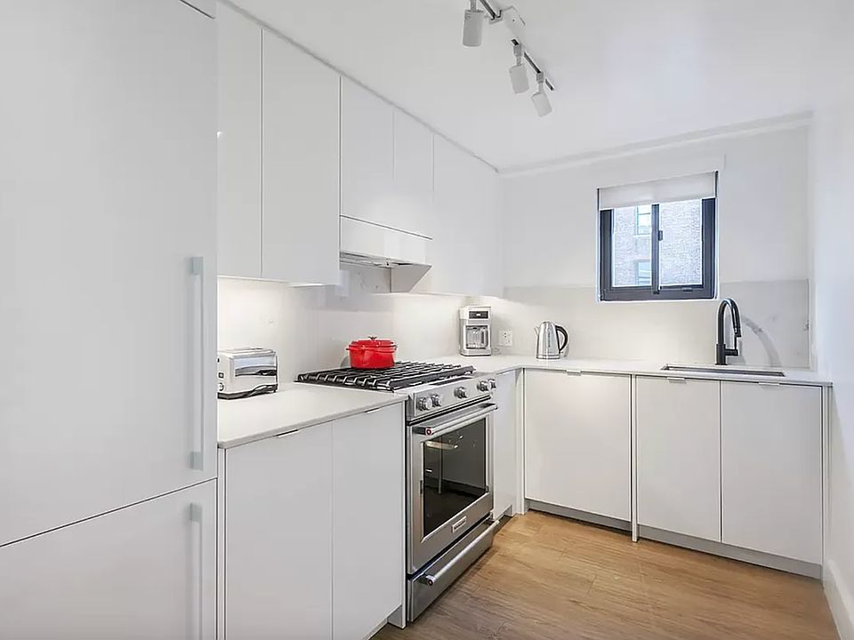 2nd image of 220 W 26th St APT 602