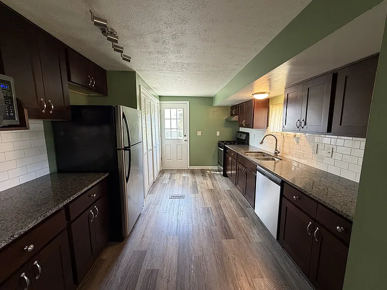 6475 Sandfield Dr — Photo 2