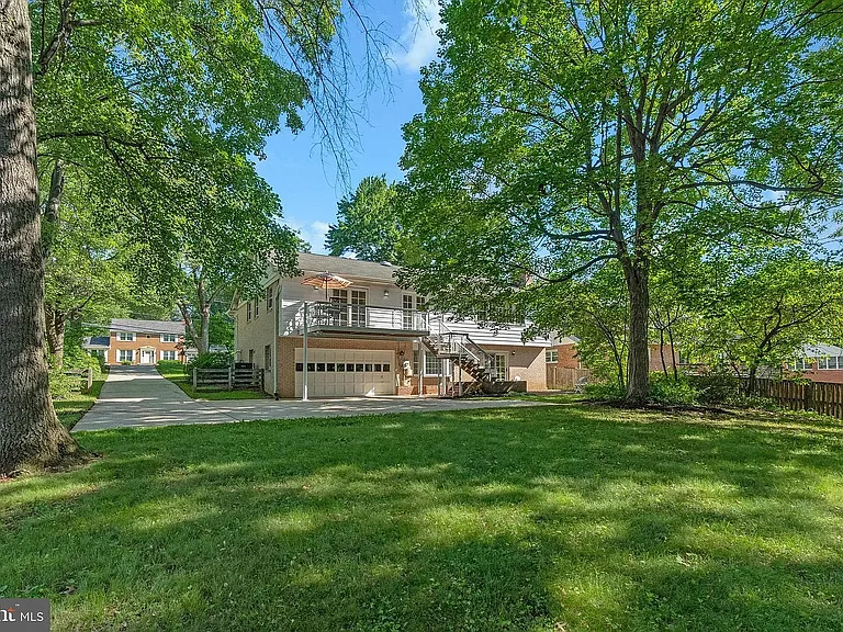 8009 Lewinsville Rd — Photo 30