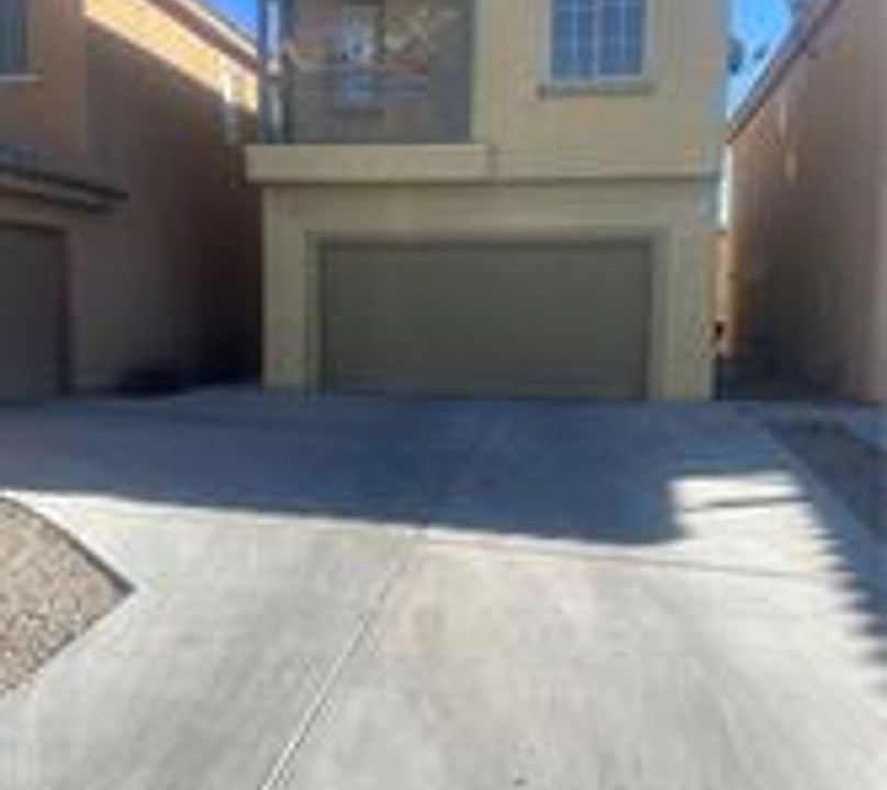 1st image of 3638 Hammock St