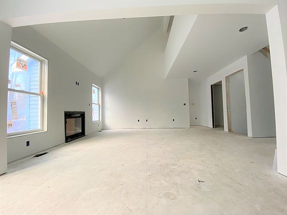 3rd image of 970 Campbell Blvd