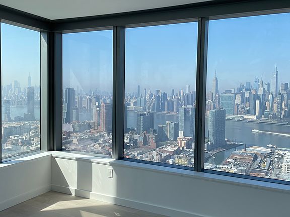 5th image of 3 Court Sq APT 6211