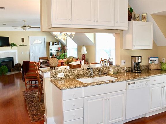 3rd image of 136 Shady Brook Cir Unit 300