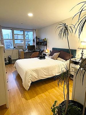 5th image of 2737 27th St APT 4H