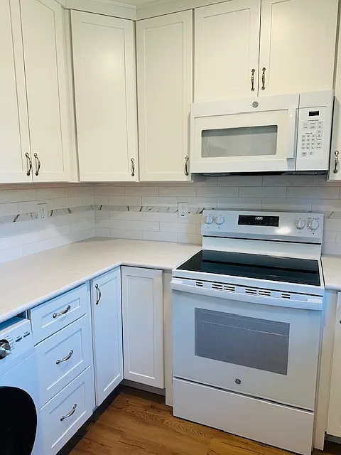 3 bed, 2.5 bath, 1350 sqft, $3,300 — Photo 3