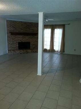 2nd image of 1495 Bentley Ln