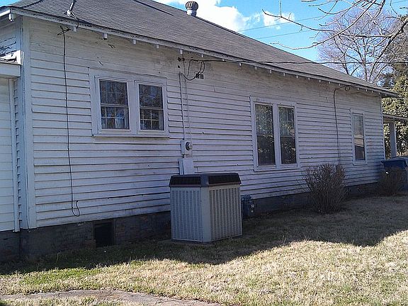 2nd image of 500 Elm St
