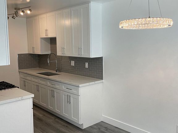 2nd image of 432 Palm Dr #5