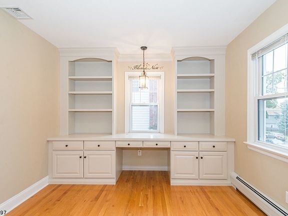 4th image of 413 Kingston St