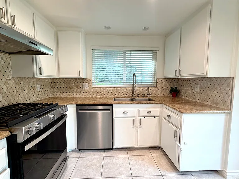 5708 Camelia Ln — Photo 10