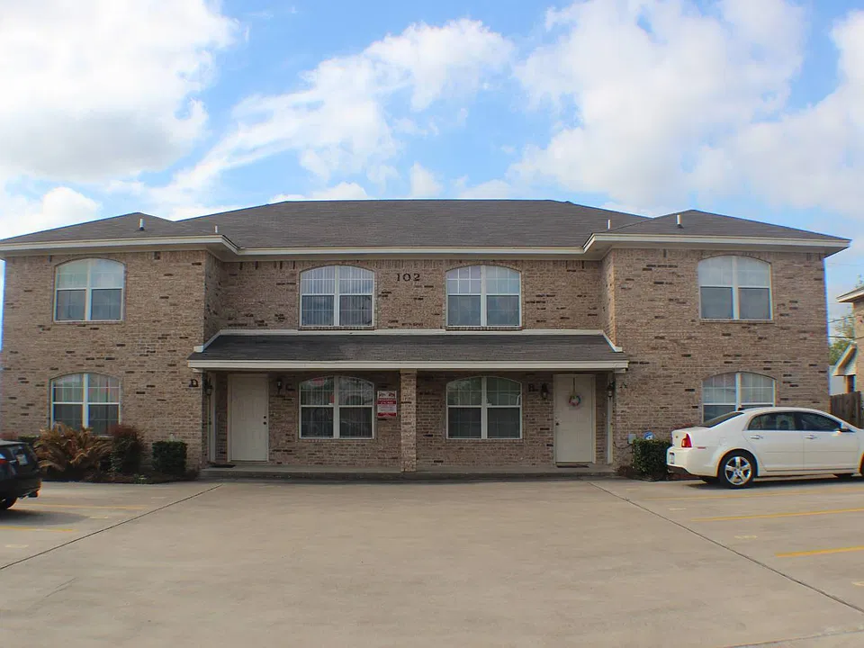 102 E Robin Ln #A