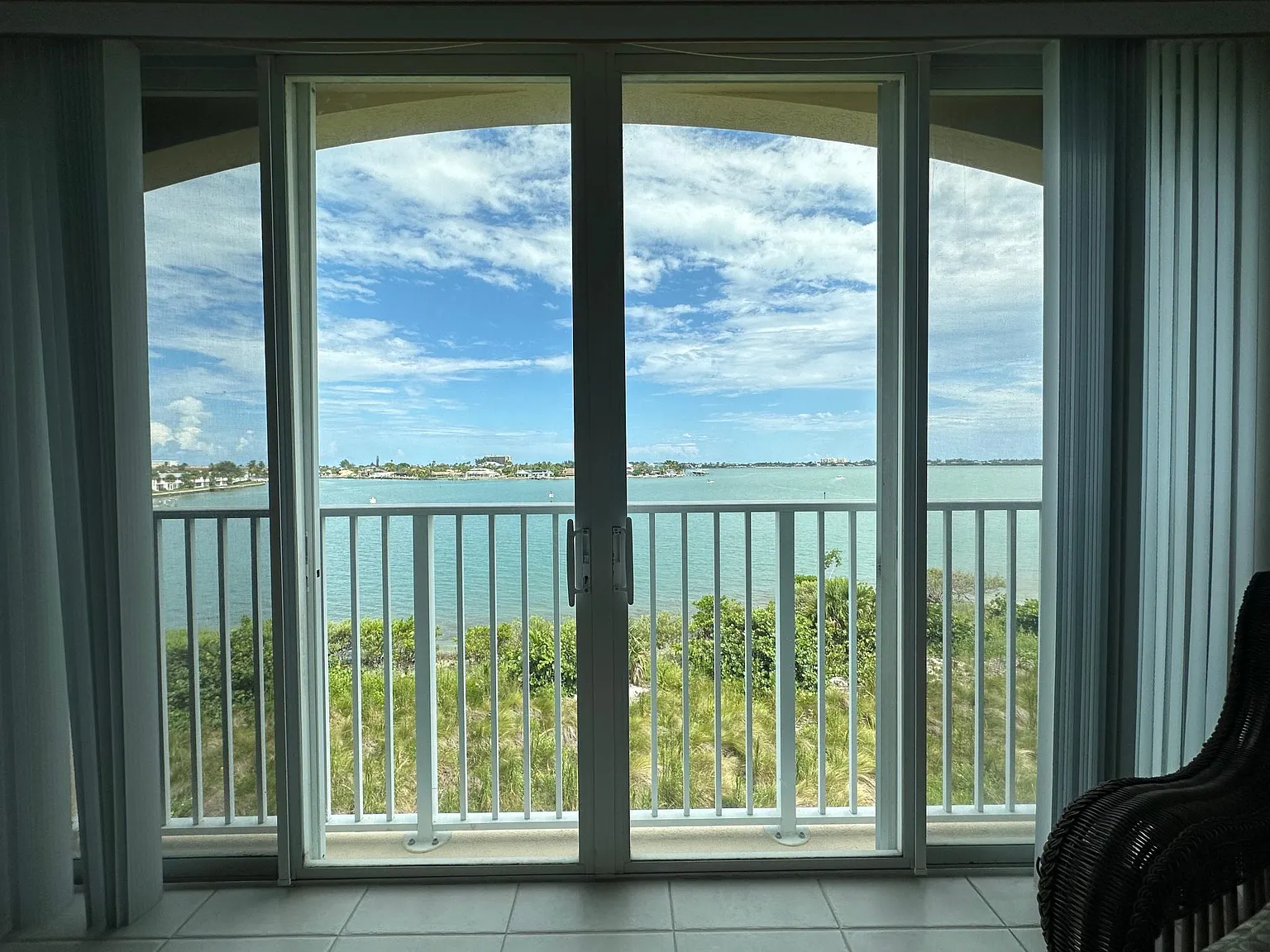 2 bed, 1989 sqft, $2,500 — Photo 2