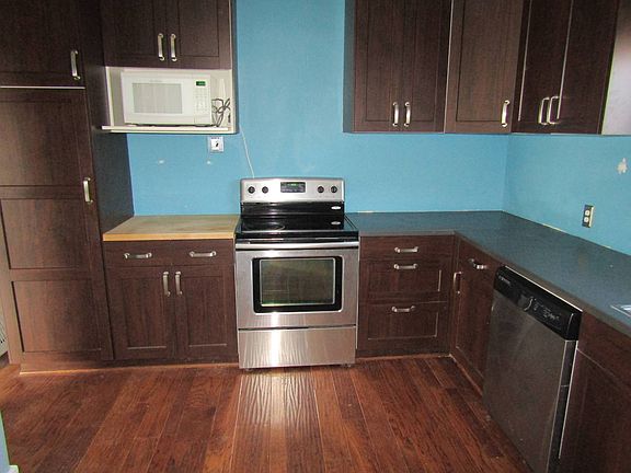 5th image of 449 N Main St