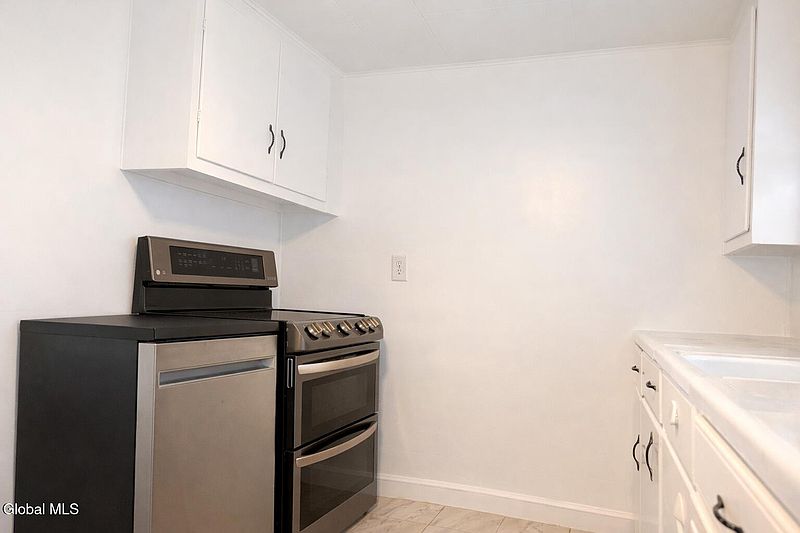 5th image of 2427 3rd Avenue