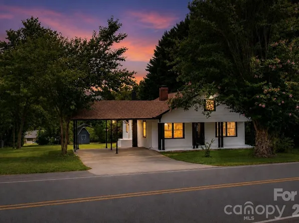 113 Mountain View St, Morganton, NC 28655