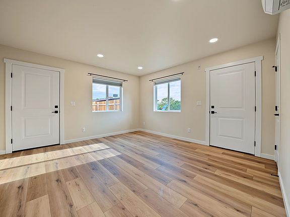4th image of 2478 Broadway