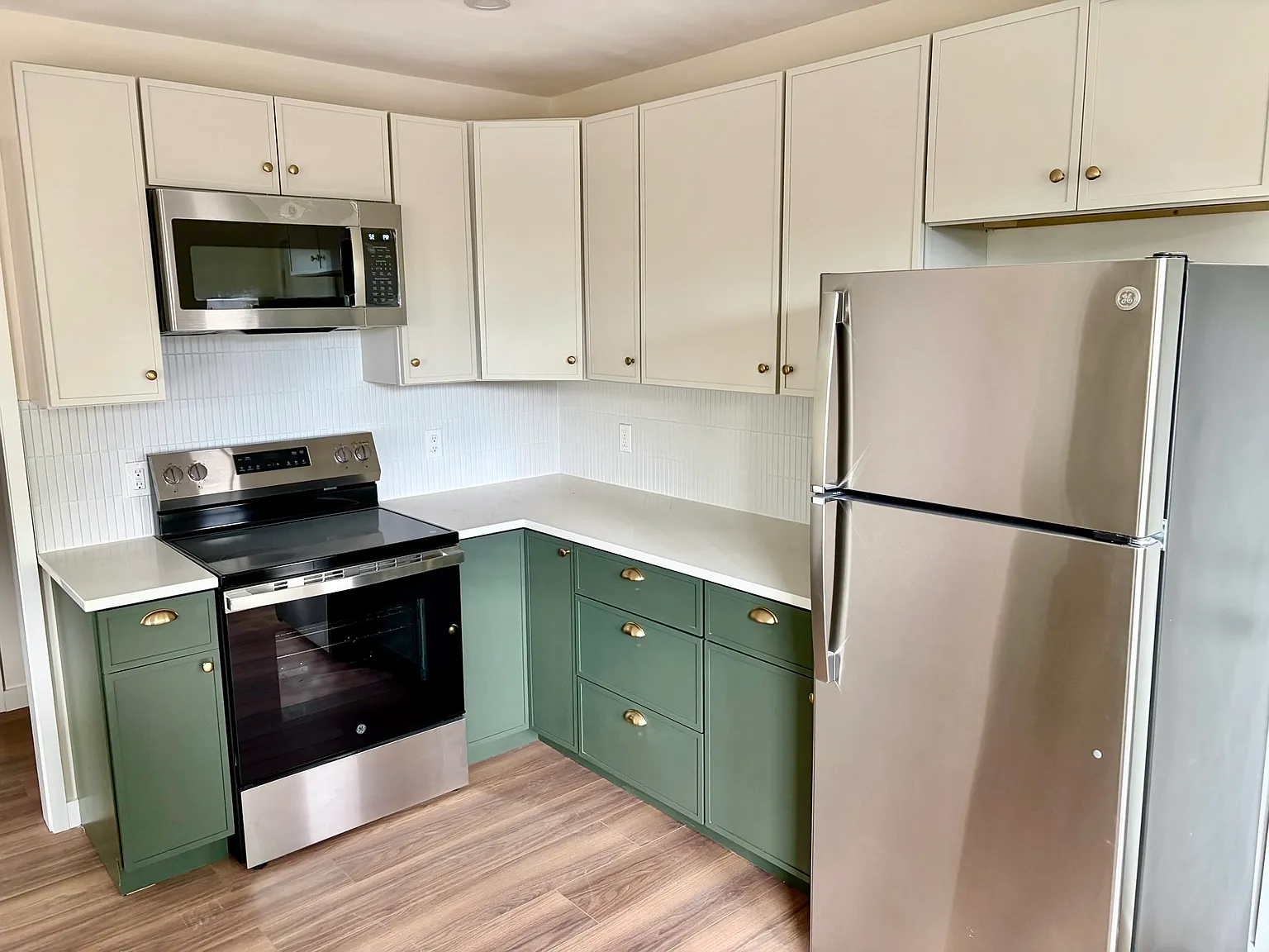 3 bed, 1200 sqft, $3,075 — Photo 2