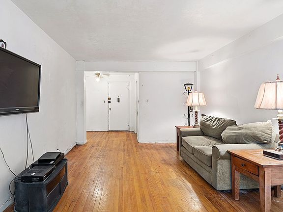 4th image of 4315 Webster Ave APT 3J