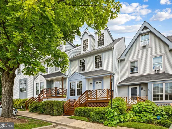 2037 Lyttonsville Rd, Silver Spring, MD 20910