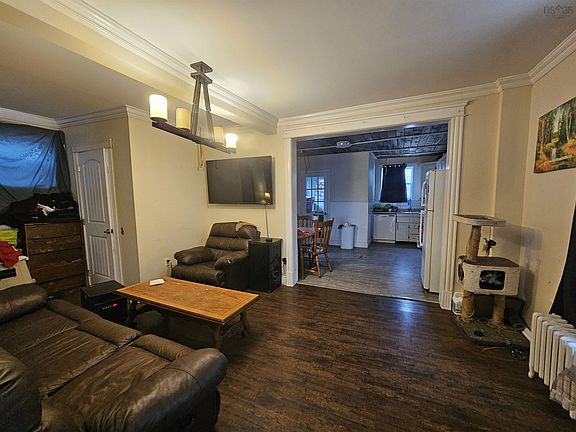 4th image of 26 Windsor Ave