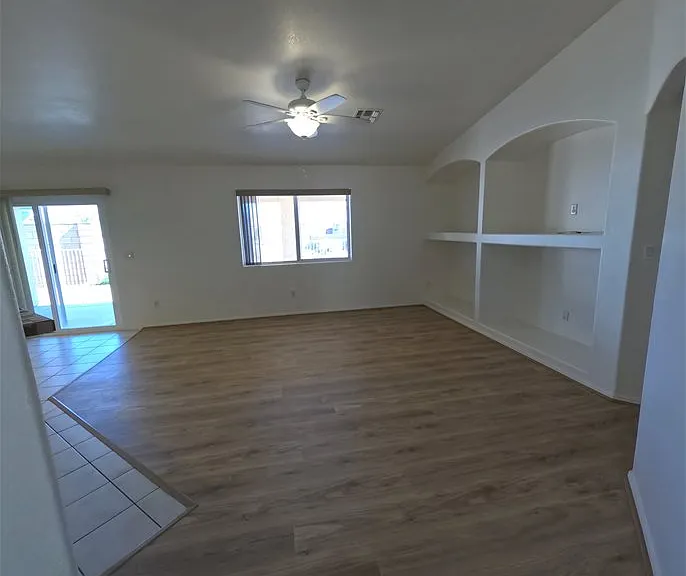2112 E Desert Lakes Dr — Photo 6