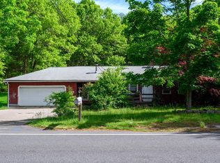 79 Plymouth St, Halifax, MA 02338