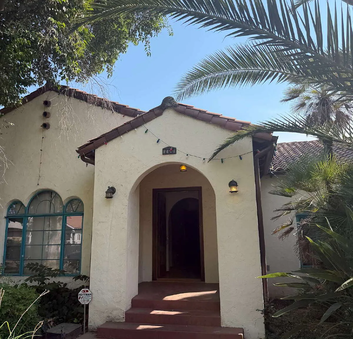 5 bed, 2.0 bath, 2402 sqft, $2,550 — Photo 1
