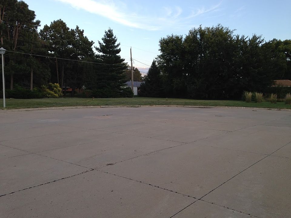 1st image of 1000 Rainbow Ave