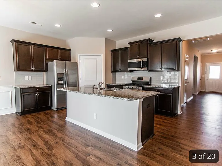 561 Townsend Place Dr — Photo 2