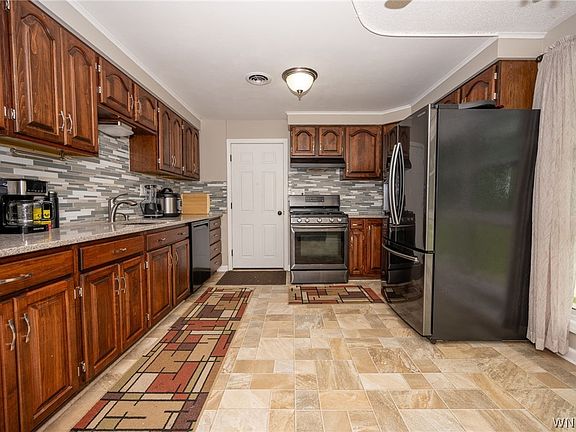 4th image of 94 Pryor Ave