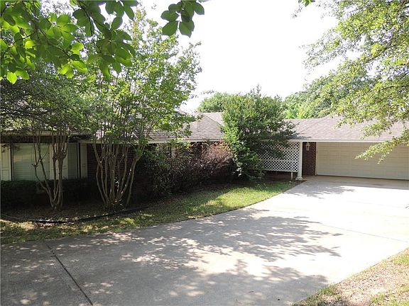 3rd image of 182 River Hills Dr