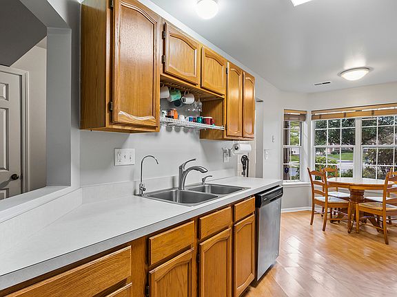 4th image of 4050 N Newport Ct