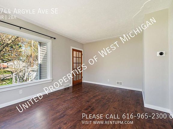 3rd image of 6744 Argyle Ave SE