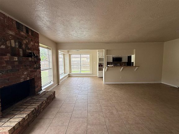 5th image of 414 Dogwood St