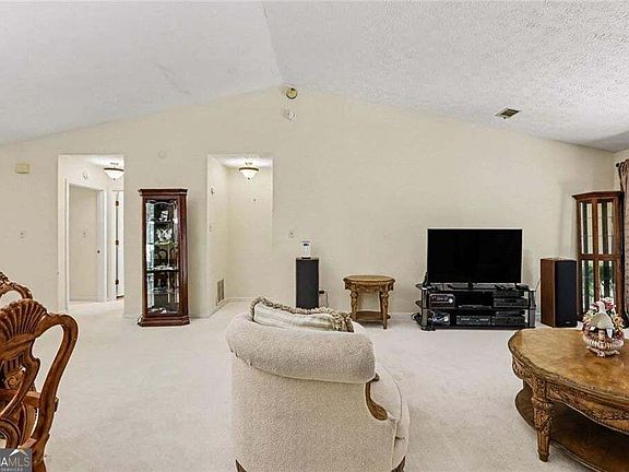 4th image of 7107 Forest Ln