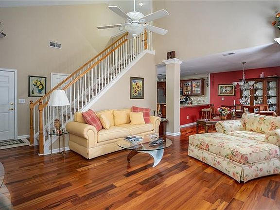 5th image of 186 Stoneforest Dr