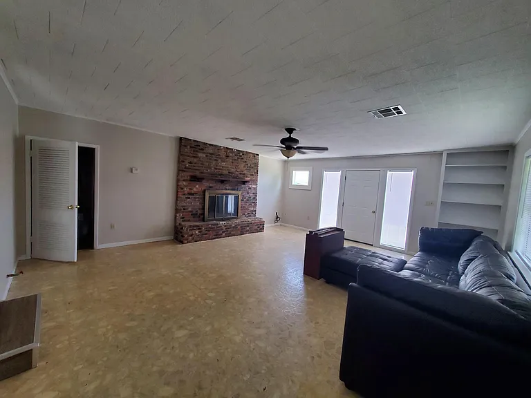 2815 Graybow Rd — Photo 3