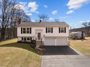 1182 W Woods Rd, Hamden, CT 06518