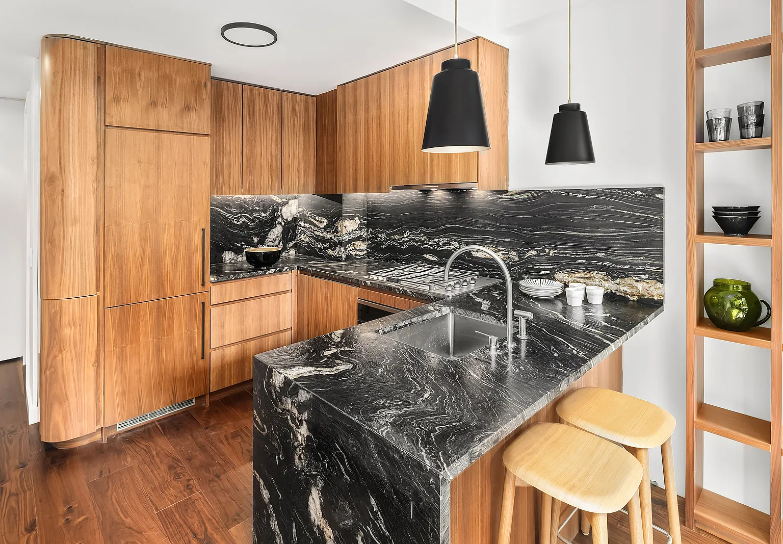 619 East 6th Street — Photo 3