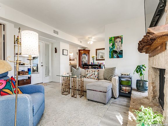 5th image of 3843 Barrington #139J
